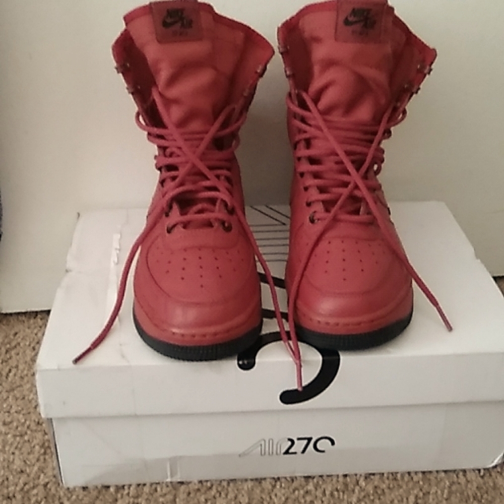 Nike AF1 Utility  Women 7.5 Red and Black